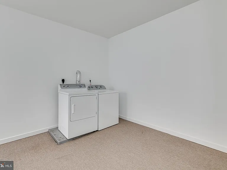 228 W George St #218 — Photo 15