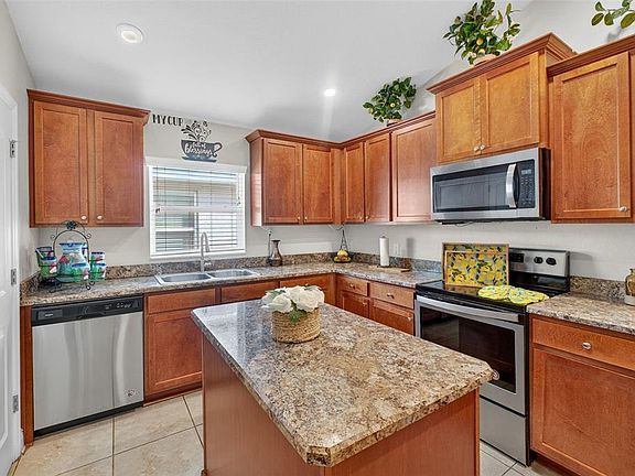 3rd image of 383 BUCHANNAN DRIVE