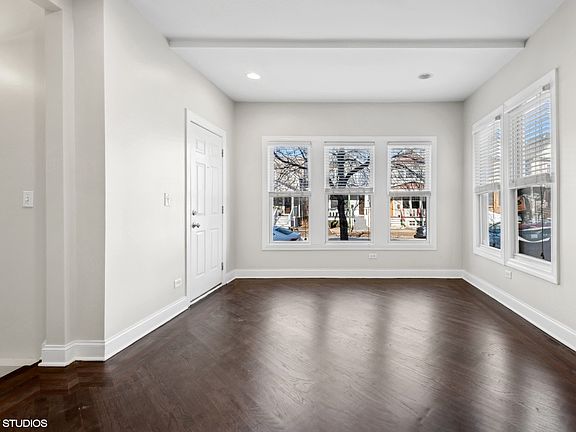 3rd image of 1909 W Berwyn Ave #1