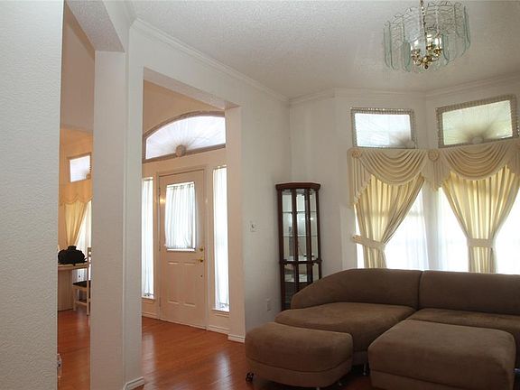 4th image of 2907 Panorama Dr