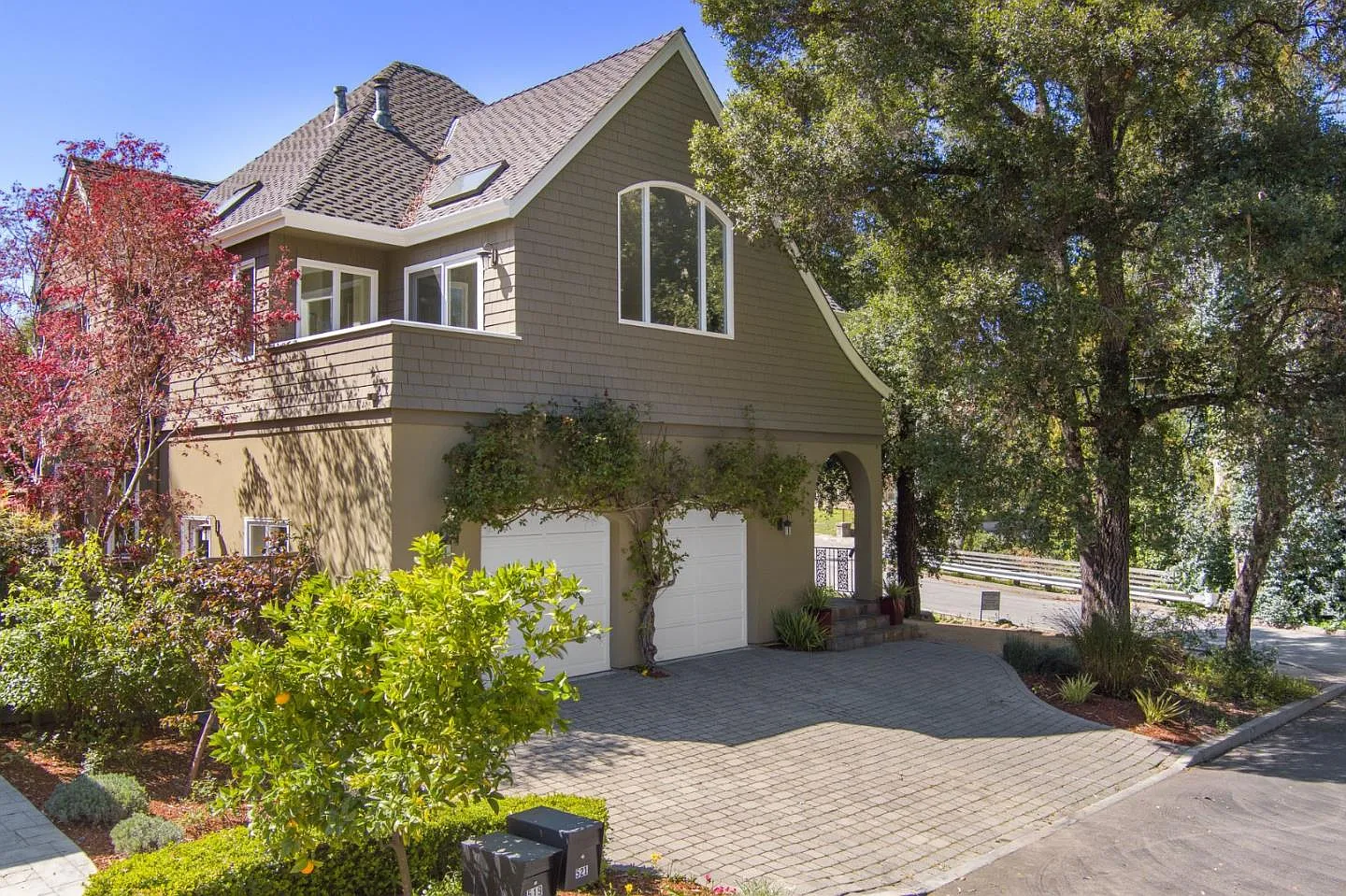 521 Highland Ave photo 1