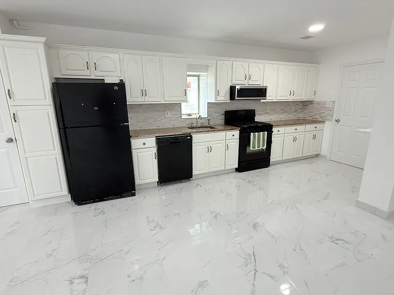 22 Roosevelt St #1 — Photo 7