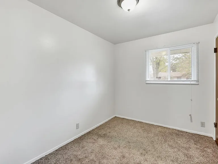 10772 Spring Garden Dr — Photo 12