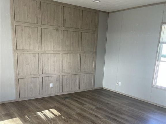 2nd image of 57 York Mobile Plz