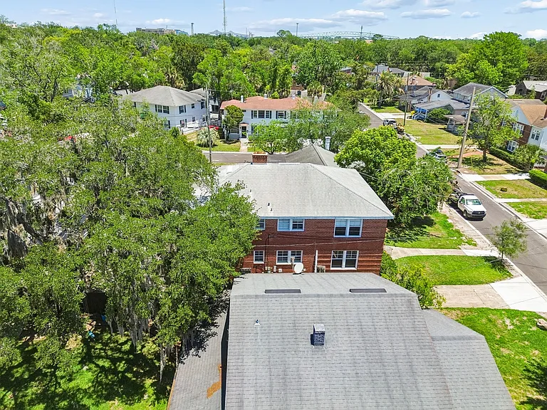 1037 Riviera St — Photo 28
