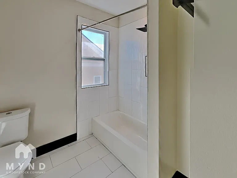 631 Windsor St SW — Photo 17