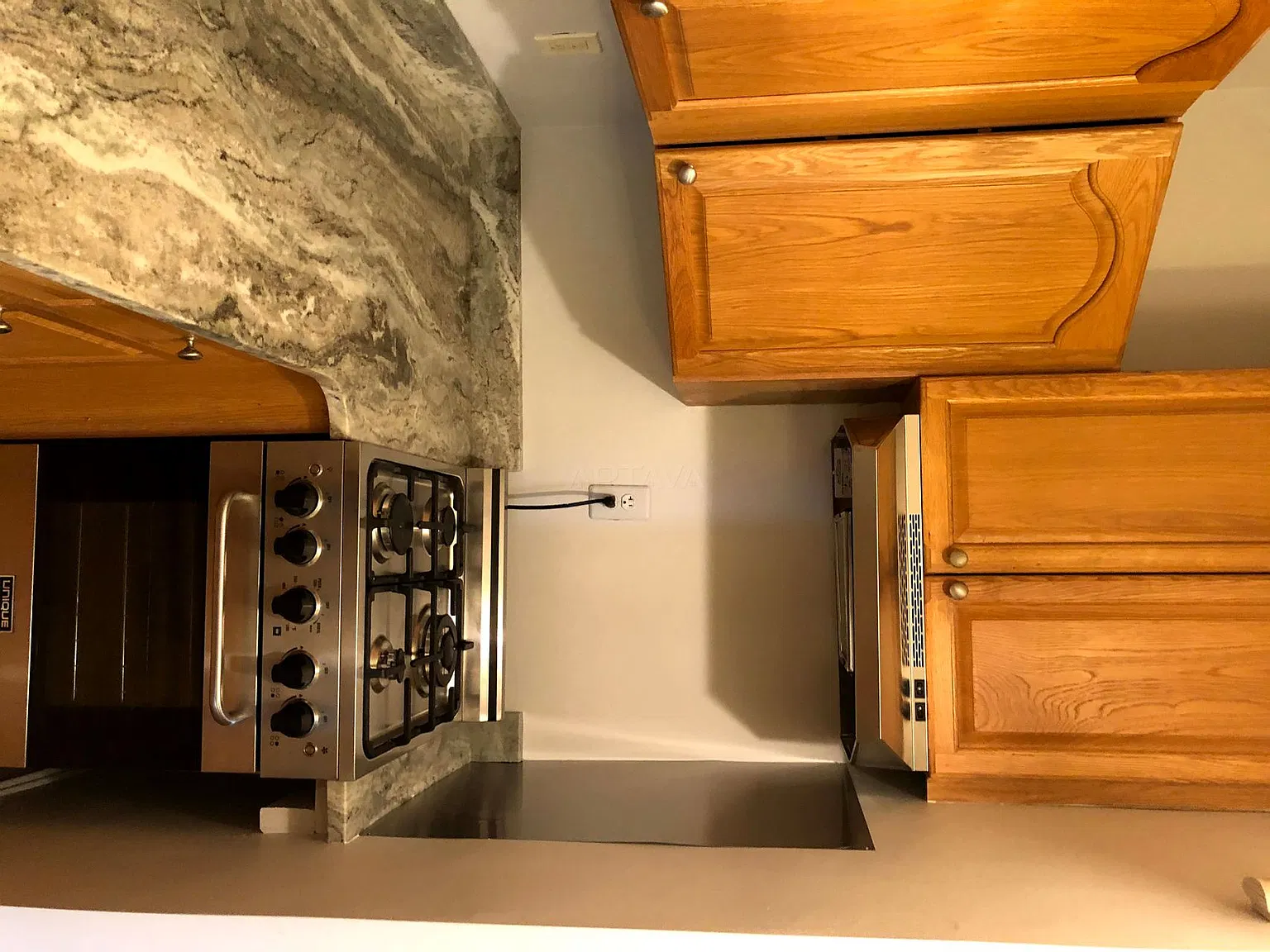 Davis Square / Porter Square area, 1 bedroom, 1 bathroom apartment — Photo 3