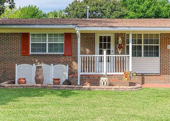 3rd image of 422 Sherry Cir
