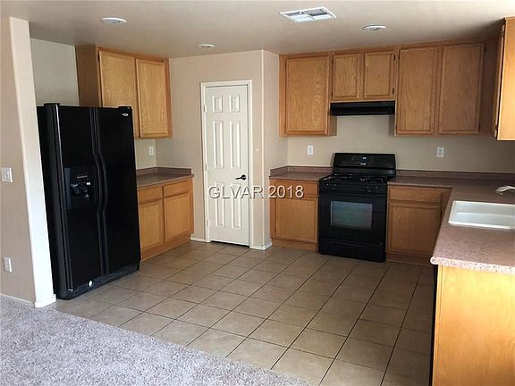 5th image of 186 Gilliflower Ave #0
