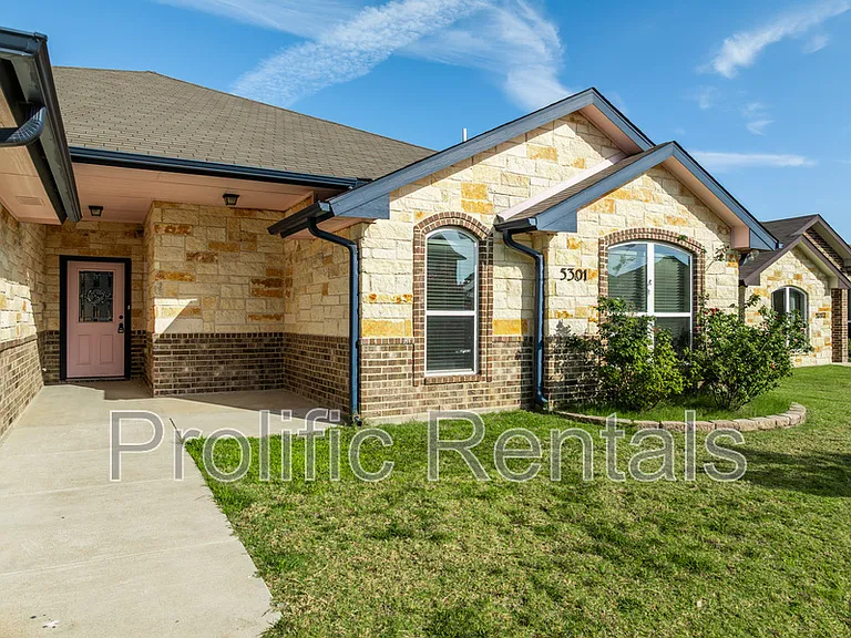 5301 Primavera Ln — Photo 5