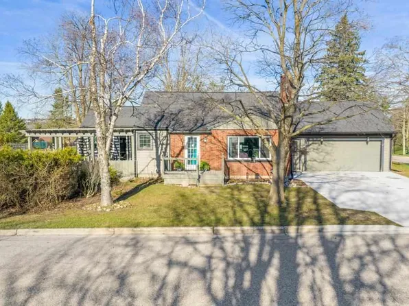 1000 Valley View Ave, Petoskey, MI 49770