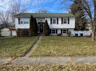 8 Frederick St, Middletown, NY 10941