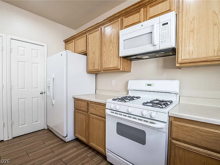 3925 Meadow Foxtail Dr — Photo 8
