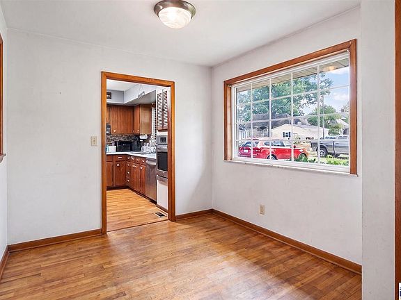 4th image of 15 W Joseph St