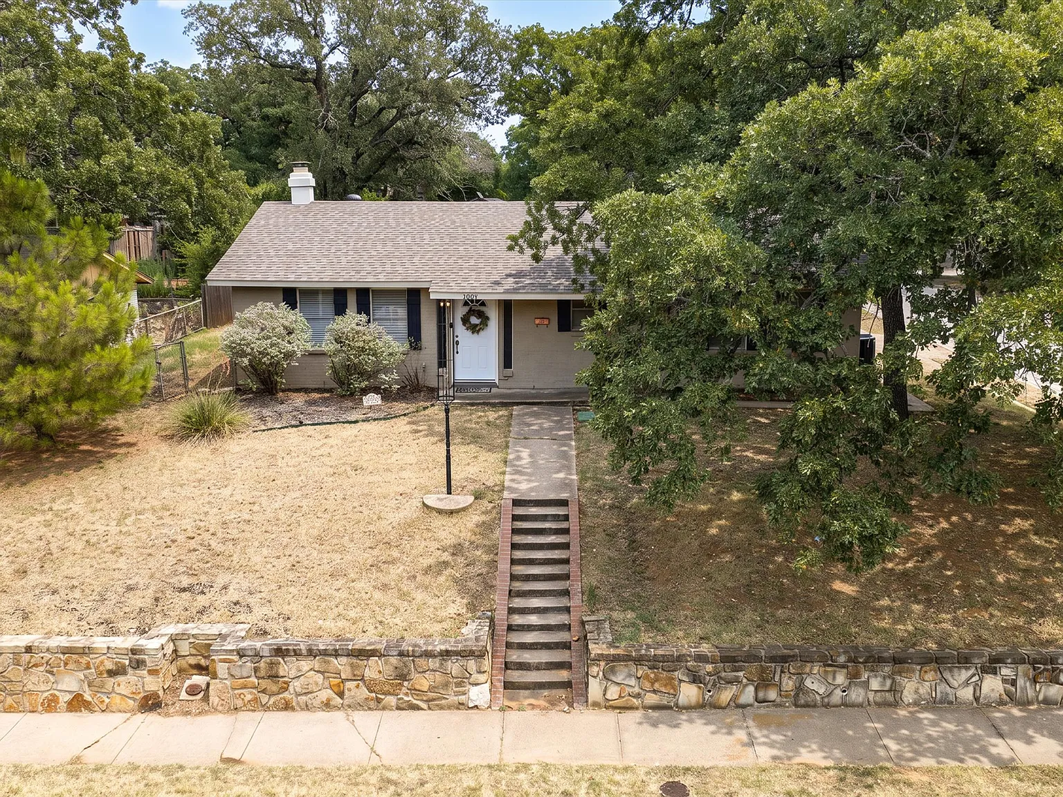 3 bed, 1524 sqft, $2,400 — Photo 4