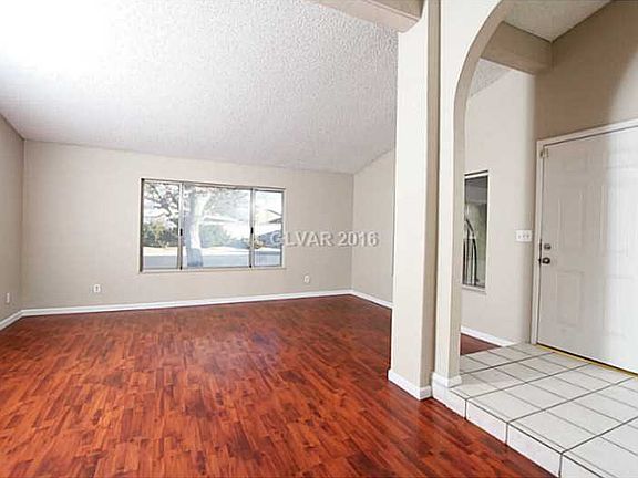 4th image of 1751 Sandalwood Ln