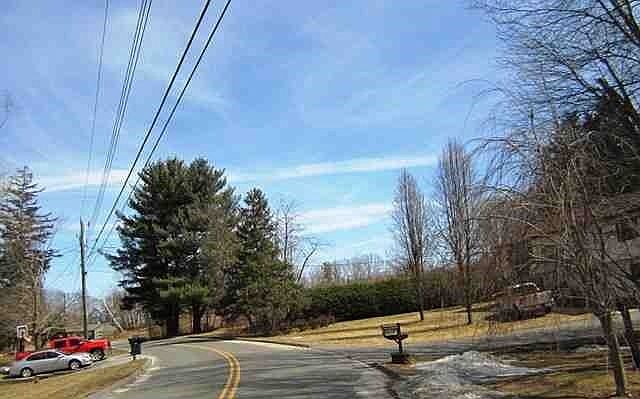 Exterior Neighborhood (street photo)