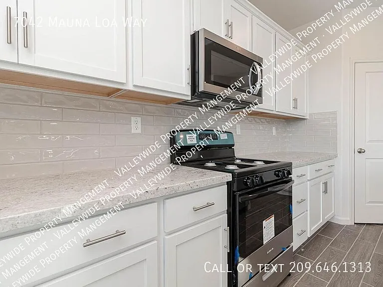 7042 Mauna Loa Way — Photo 27