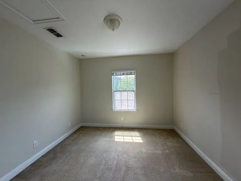 14212 Corrigan Ave — Photo 7