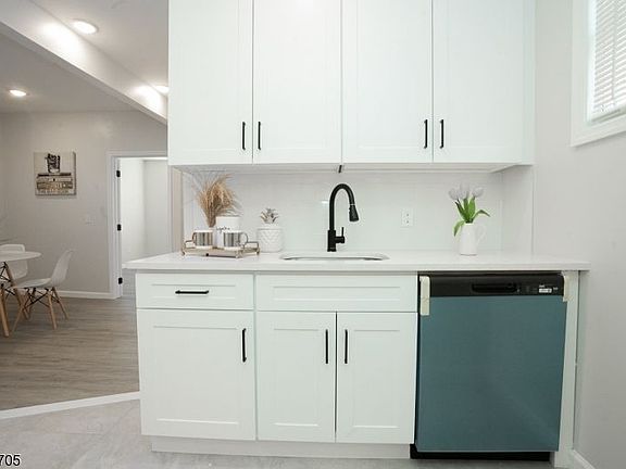 5th image of 69 Sunset Ave Unit 2