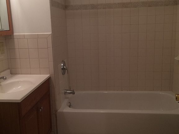2nd image of 6 Ivy Pl APT 3