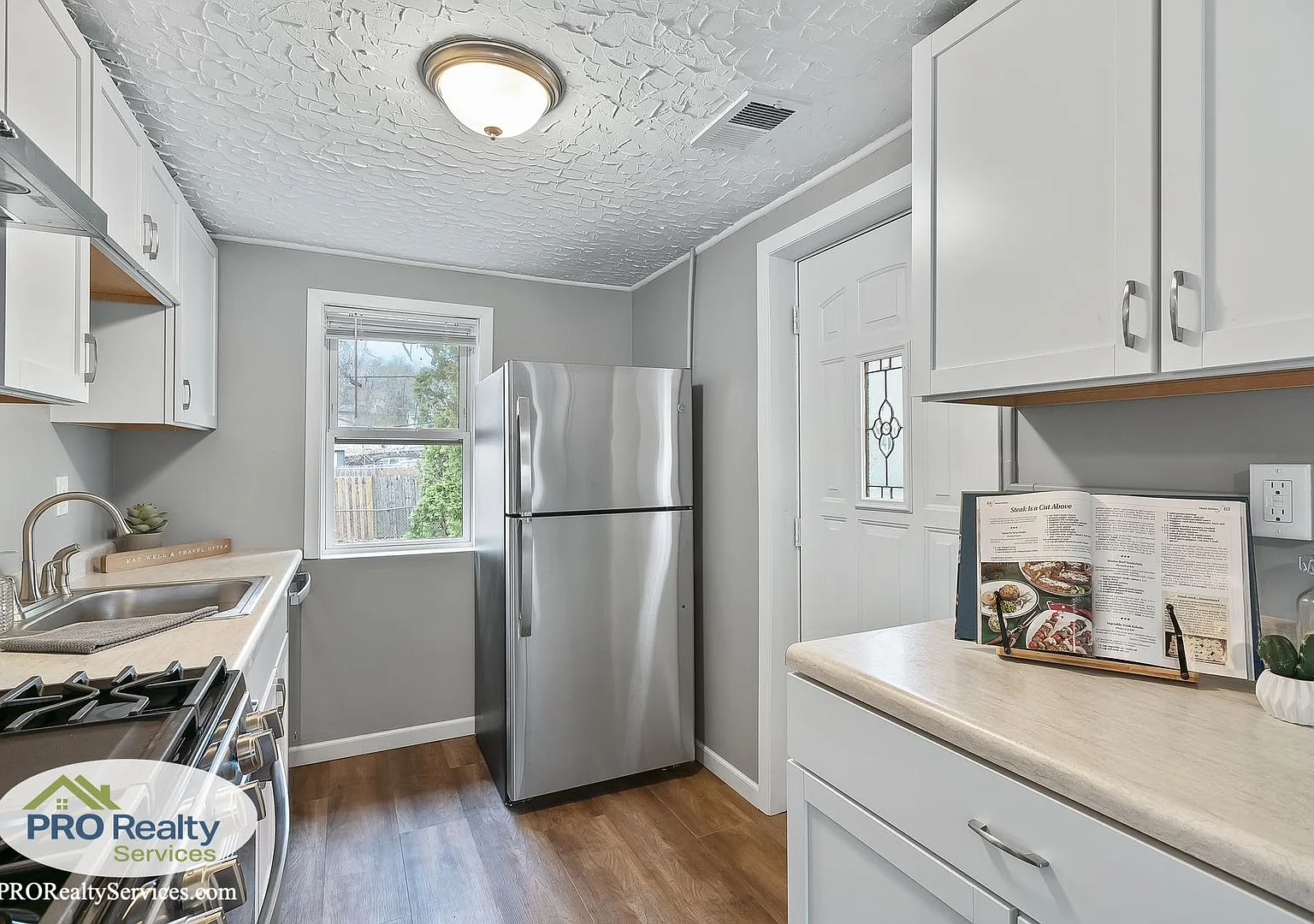 3 Bedroom Home in Columbia Heights — Photo 4