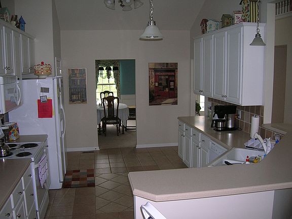 Kitchen -Corian/Tile