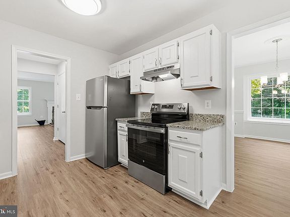 3rd image of 8627 Pin Oak Dr
