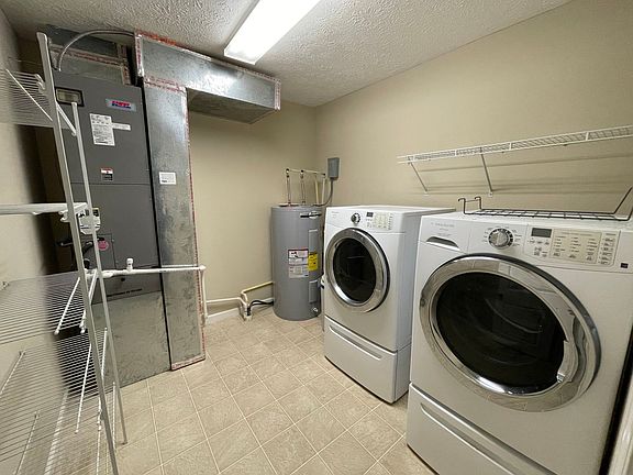 4th image of 2412 Fleming Dr