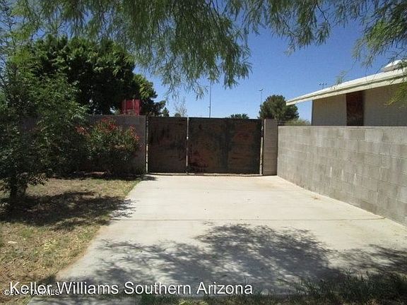 3rd image of 8828 E Arbor St