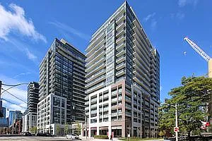 460 Adelaide (Axiom Condos) — Photo 2