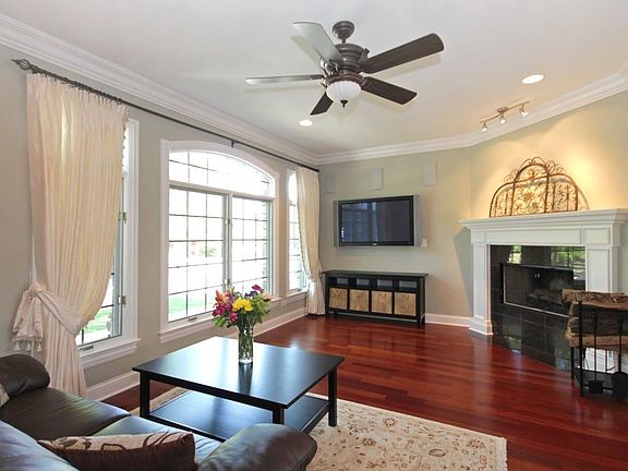 3rd image of 6756 N Odell Ave