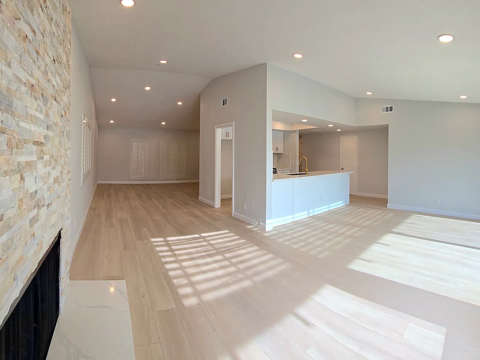 4 bed, 1868 sqft, $4,300 — Photo 3