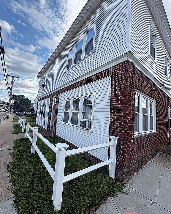 1st image of 109 Robertson St