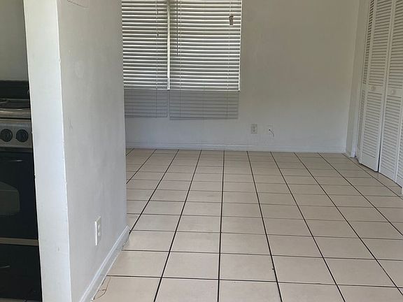 5th image of 1500 SW 5th Pl APT D