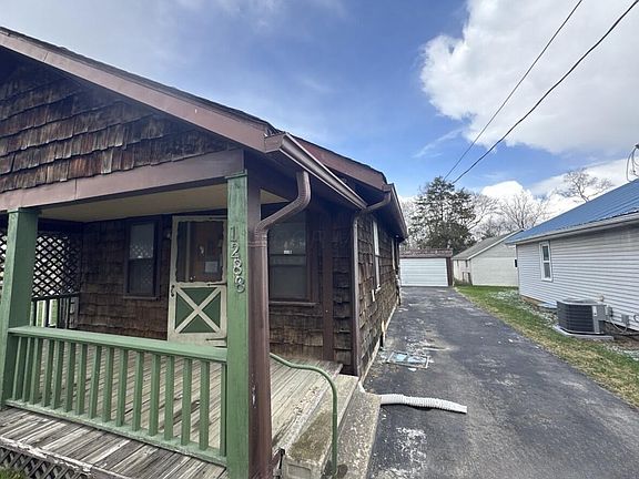 3rd image of 1288 Hart Rd