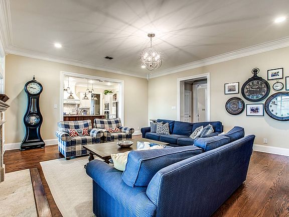 5th image of 10 Chatsworth Way
