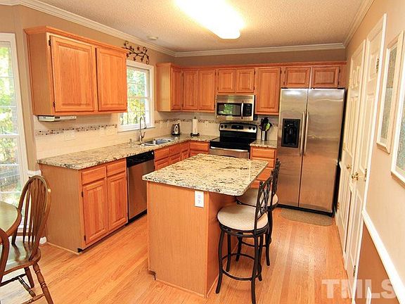 3rd image of 208 Penchant Ct