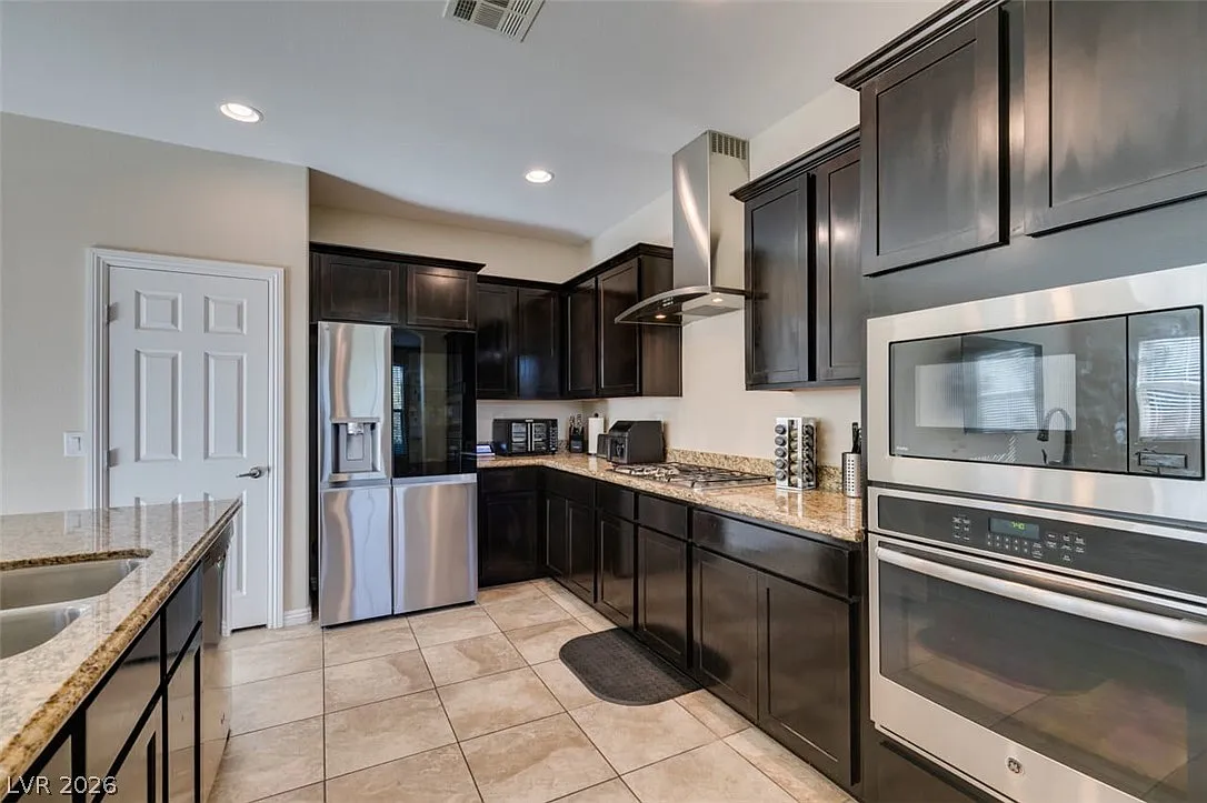 4 bed, 2.5 bath, 2630 sqft, $2,900 — Photo 2