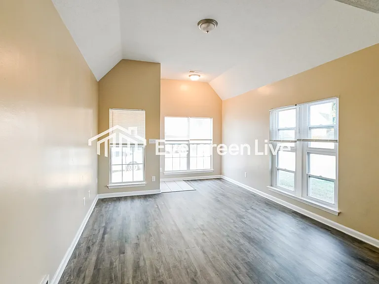 9828 Maggie Woods Ln — Photo 2
