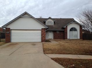 2621 N Lincoln Ave, Moore, OK 73160