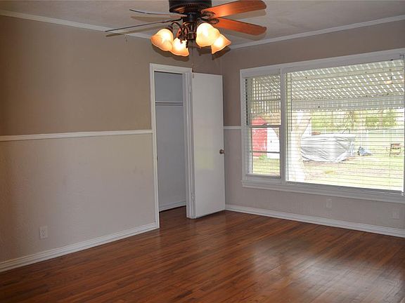 3rd image of 201 Brookhollow Dr