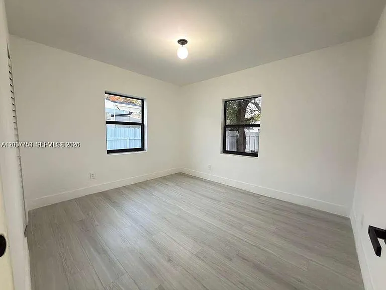 854 NW 76th St — Photo 10