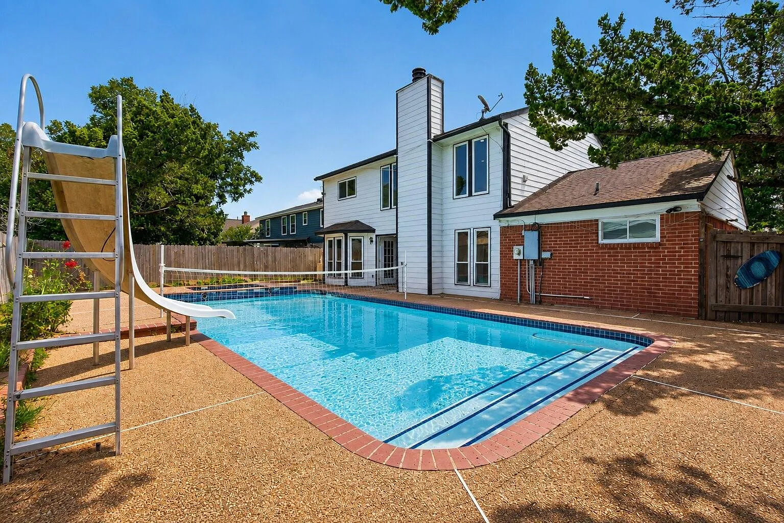 4 bed, 3.0 bath, 2446 sqft, $3,000 — Photo 2