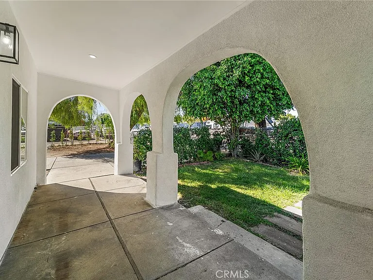 10730 Strathern St — Photo 26