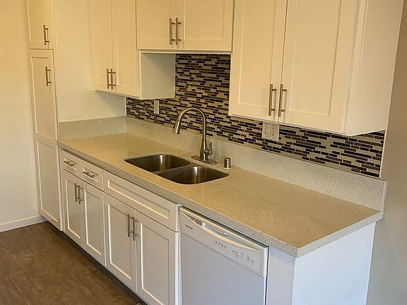 3rd image of 365 W Wilson St #9453590