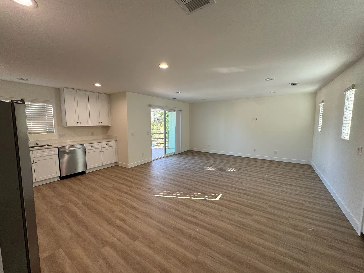 2 bed, 1025 sqft, $2,950 — Photo 3
