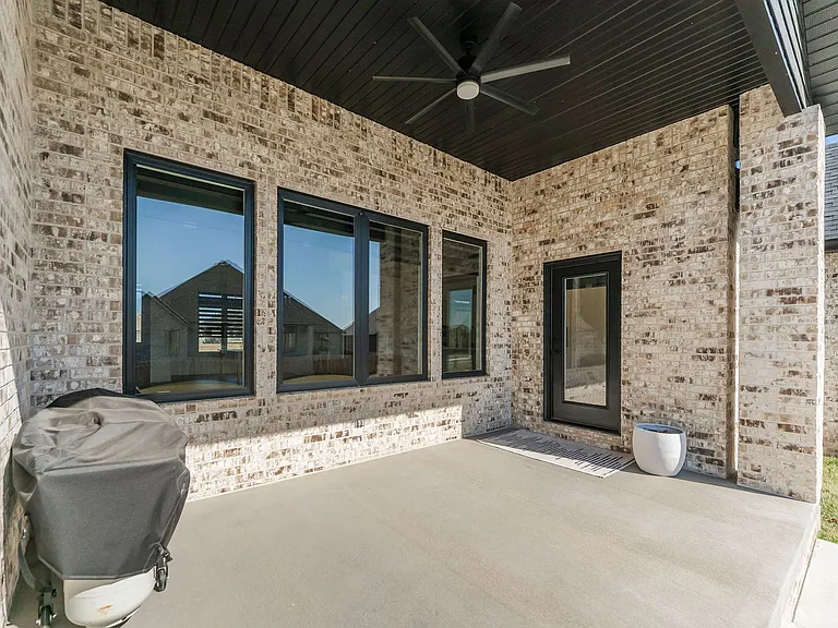 4464 E Lancaster Way — Photo 35
