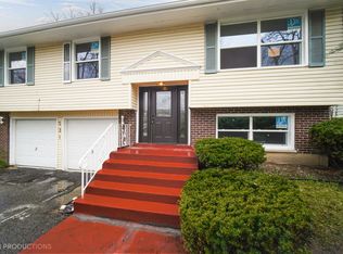 531 Circle Dr, University Park, IL