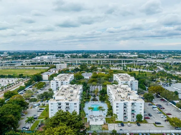 488 NW 165th Street Rd #116, Miami, FL 33169